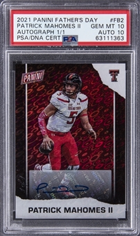 2021 Panini Fathers Day "Autographs" Black Refractor #FB2 Patrick Mahomes II Signed Card (#1/1) - PSA GEM MT 10, PSA/DNA 10